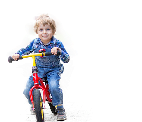 kleiner Junge auf dem Fahrrad, Wegbegleiter.com